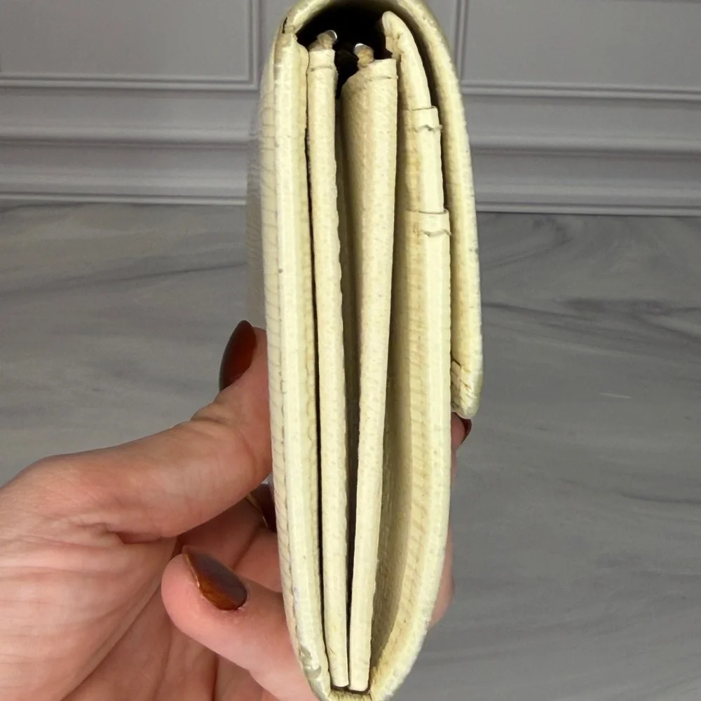 Louis Vuitton Epi Leather Sarah Wallet – Ivory / Cream | Vintage - Picture 6 of 16